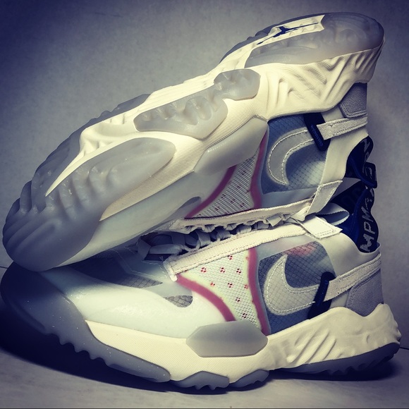 nike jordan delta trainers in cream